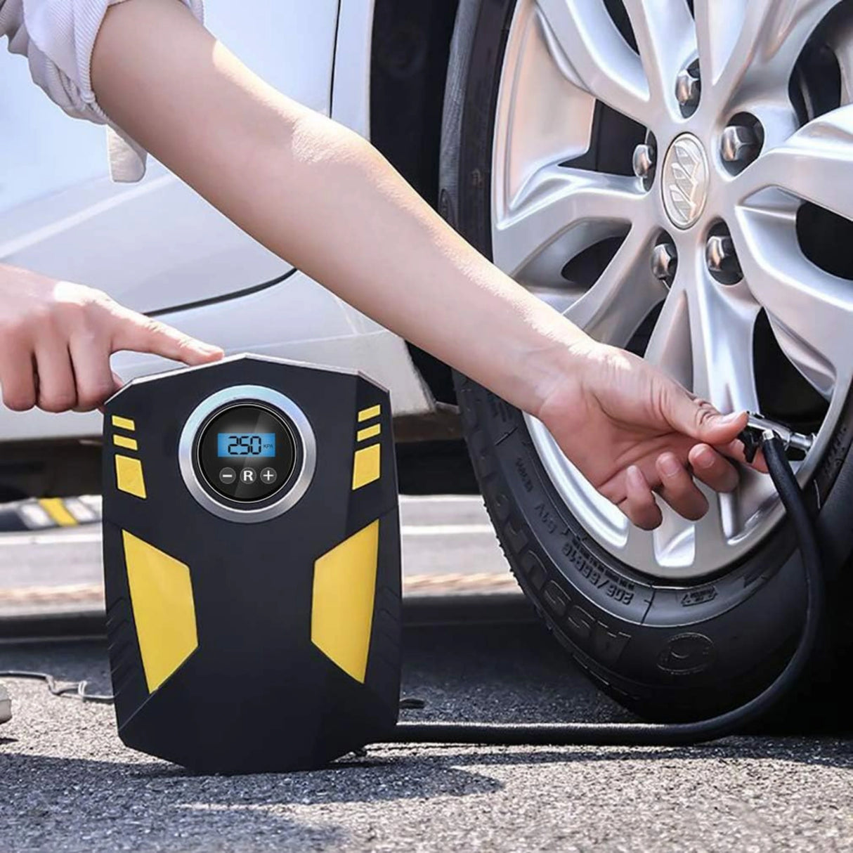 Vahanvue Car Tyre Inflator Air Compressor with Auto Stop and LED Light 12V